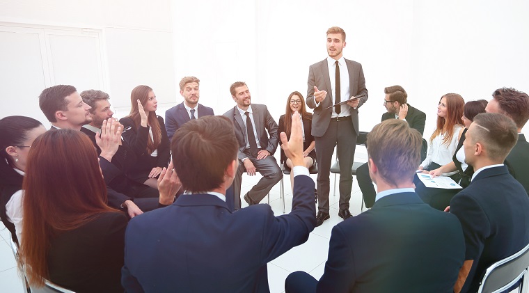 企業(yè)管理培訓(xùn)經(jīng)典20：何把握與人溝通的技巧？
